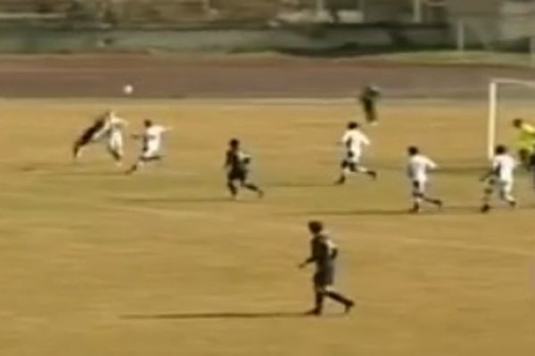 Αρμενία: Γκολάρα με ψαλιδάκι από παίκτη που... χαραμίζεται (video)