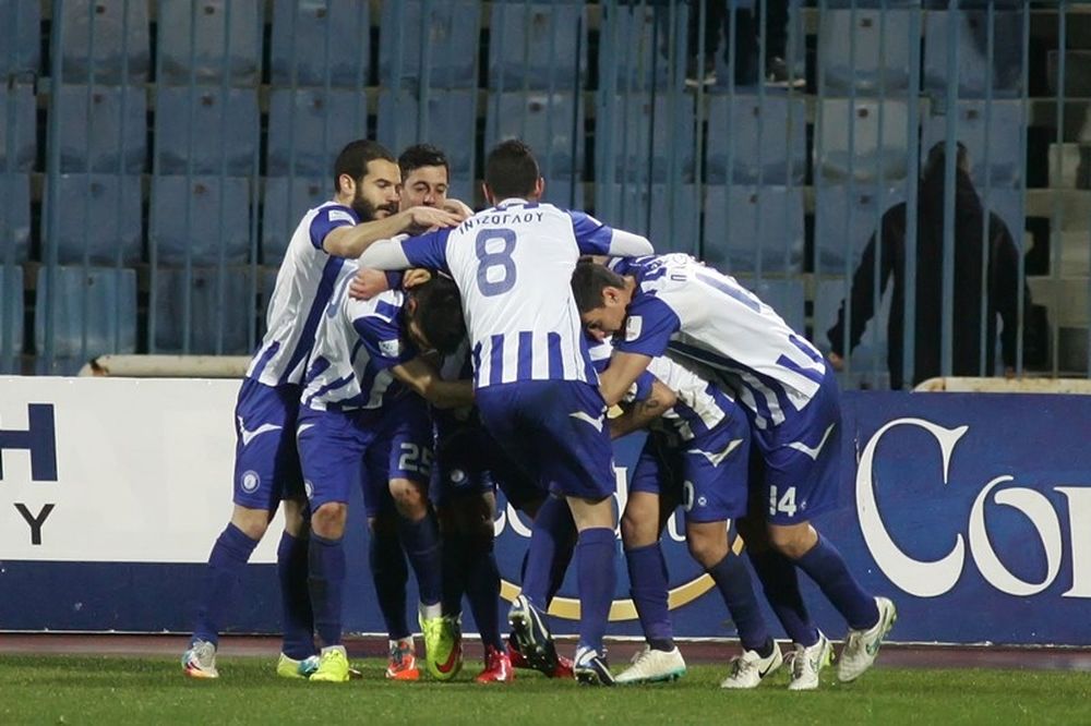 Football League: Δύσκολες… έξοδοι για πρωτοπόρους