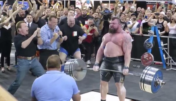 Powerlifter σήκωσε 462 κιλά και τρέλανε τον Σβαρτζενέγκερ! (video)