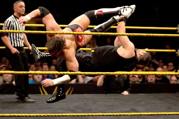 NXT: «Νυστέρι» για Owens, ευκαιρία τίτλου για Bliss (photos+videos)