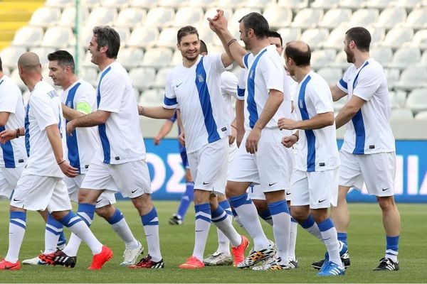 Μοίρασαν γκολ και χαρά οι πρωταθλητές Ευρώπης του 2004! (videos+photos)