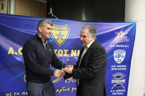 Ιωνικός: Αποχωρεί ο πρόεδρος