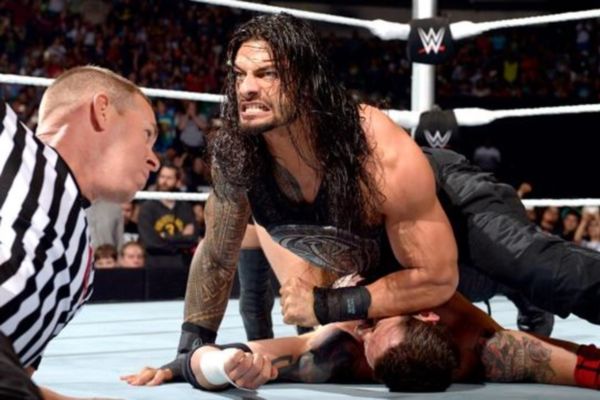 SmackDown: Απτόητος ο Roman Reigns (photos+videos)