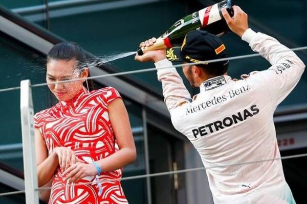 F1: Για σεξισμό κατηγορούν τον Lewis Hamilton (photos)