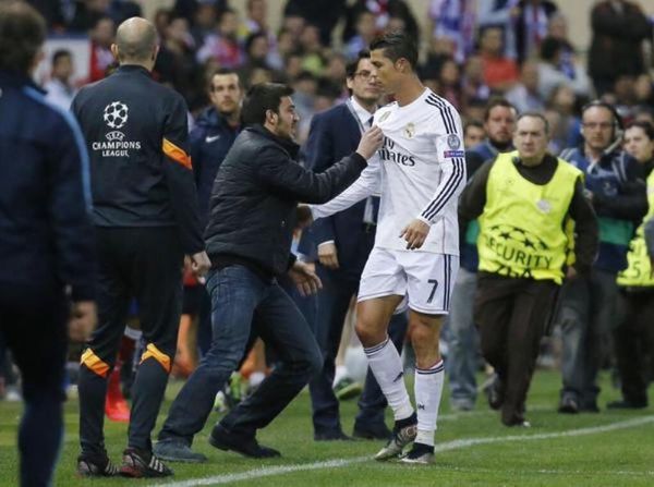 Λατρεία σε Κριστιάνο Ρονάλντο  μέσα και έξω από το «Βιθέντε Καλντερόν» (video)