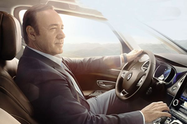 Video: Ο Kevin Spacey στη διαφήμιση του Espace