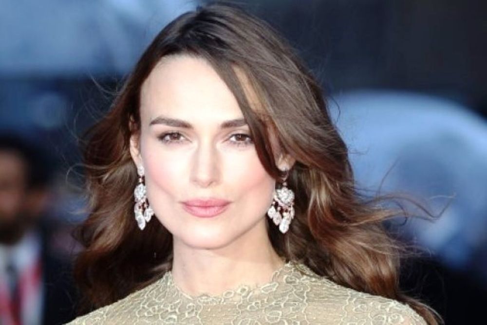 Η σούπερ φουσκωμένη κοιλίτσα της Keira Knightley θα σας κάνει να «λιώσετε»