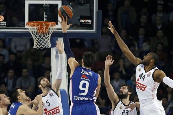 Ευρωλίγκα: Αναντολού Εφές – Ρεάλ Μαδρίτης 75-72 (video)