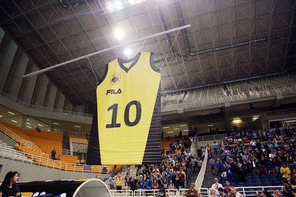 Θρυλικές φανέλες στον ουρανό! (photos+videos)