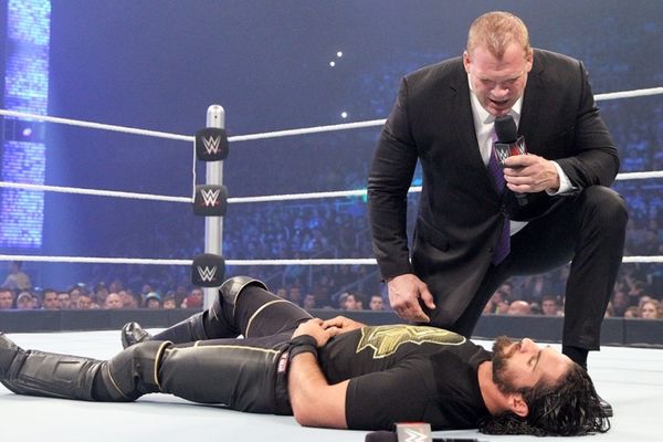 SmackDown: «Ανακατεύτηκε» ο Seth Rollins (photos+videos)