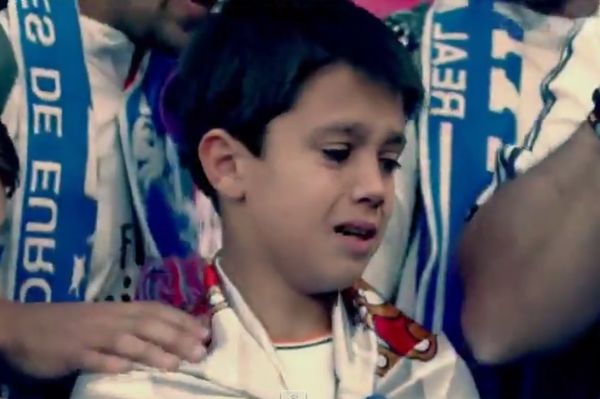 Υπέροχη χειρονομία από τον Κριστιάνο Ρονάλντο σε μικρό φίλαθλο (video)