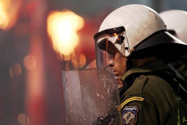 Επεισόδια και μαχαιριές στη Θεσσαλονίκη (photos+video)