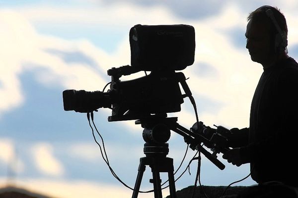 Οι τηλεοπτικές μεταδόσεις της Κυριακής (26/4)