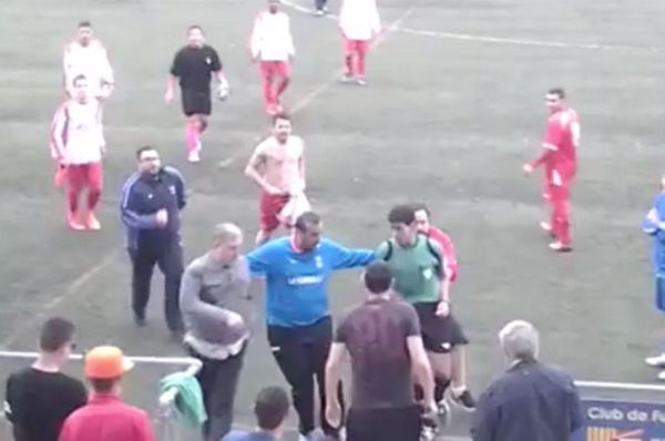 Ισπανία: Χοντρό ξύλο σε διαιτητή (video)