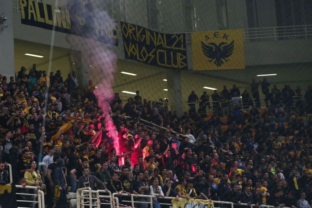 Έγγραφη σύσταση στην ΑΕΚ, πρόστιμο στον Άρη