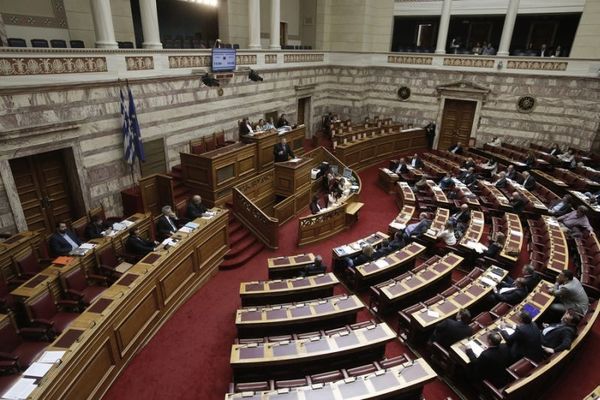 Μεγάλη... Πέμπτη για νομοσχέδιο και ποδόσφαιρο!