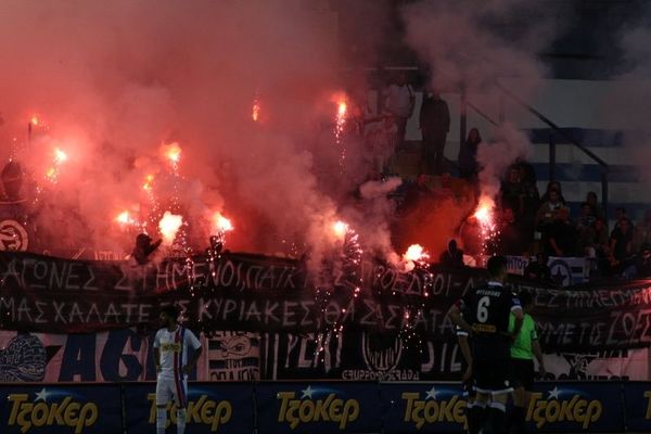 Το πανό για τη διαφθορά κοστίζει ακριβά