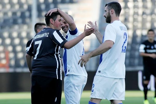 ΠΑΟΚ και Εθνική 2004 έδωσαν χαρά στον Χρυσοβαλάντη (photos)