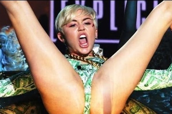 Miley Cyrus: Από άγγελος… διαολάκι
