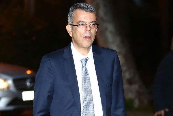 Χωρίς περιοριστικούς όρους Παπανικολάου, Υφαντής