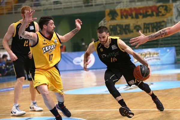 Στους «4» ο Άρης, 79-68 την τραγική ΑΕΚ