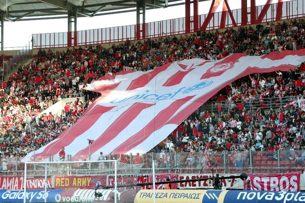 Ένταση για το πανό στη σύσκεψη του τελικού