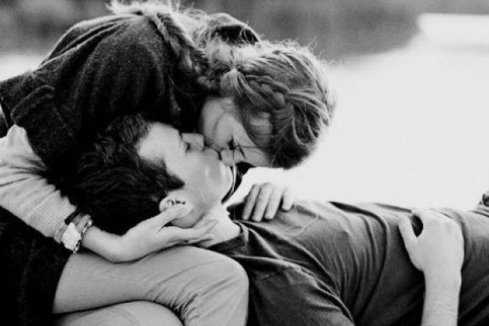 Θέλει σχέση ή όχι; 4 σημάδια επιτέλους το αποκαλύπτουν