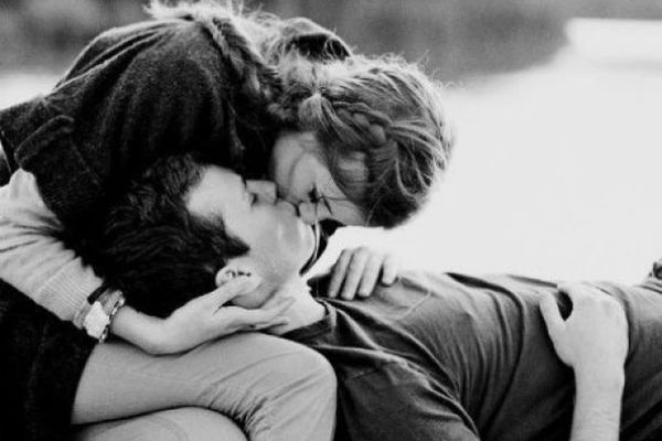 Θέλει σχέση ή όχι; 4 σημάδια επιτέλους το αποκαλύπτουν