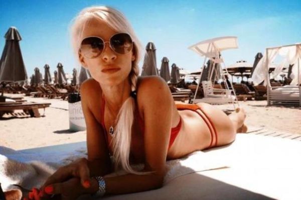 Ξεκίνησε τα μπάνια η Ασημίνα (photos)