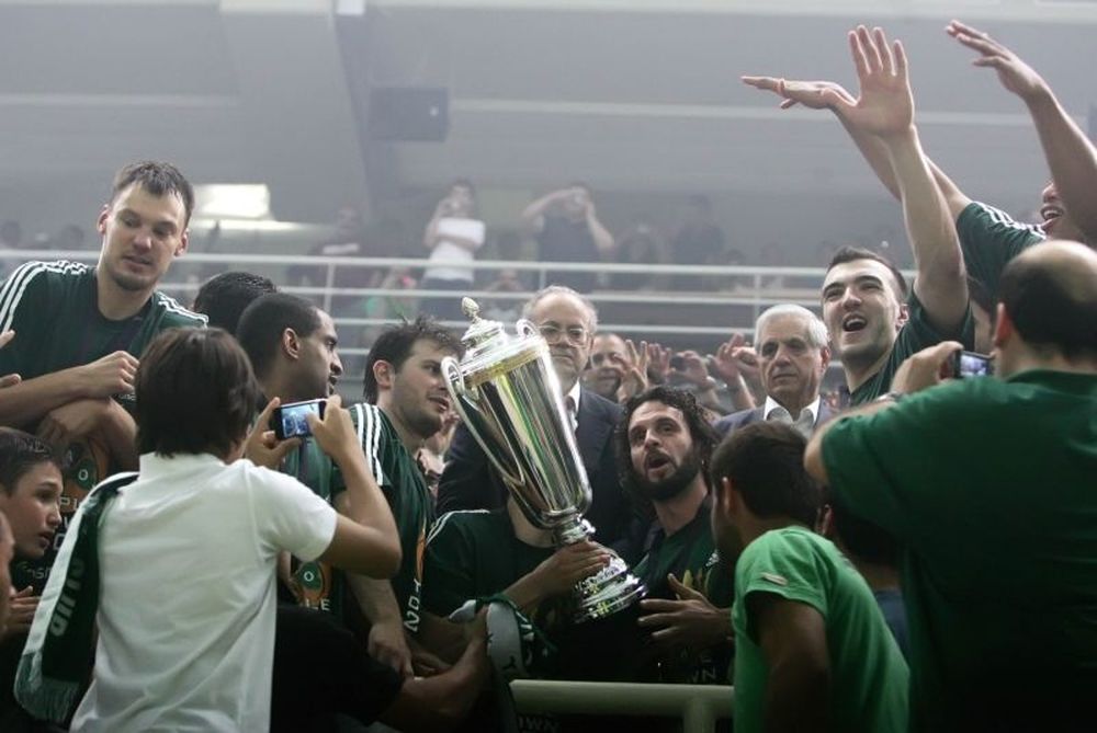 «Αντίο» με Triple Crown (videos+photos)