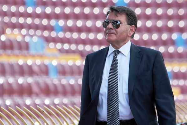 Ένταση με Κούγια στα επίσημα, του έσκισαν την μπλούζα!