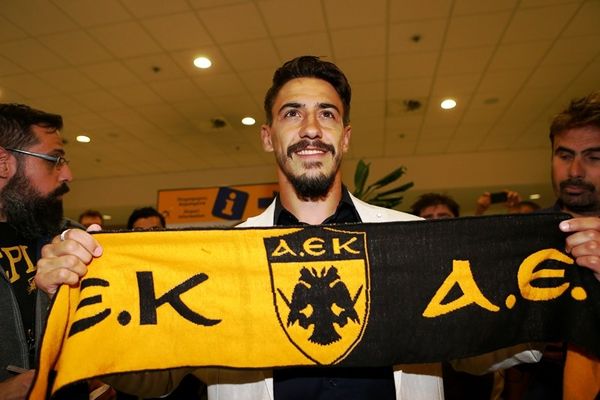 Ο Σιμόες μιλάει ελληνικά! (video)
