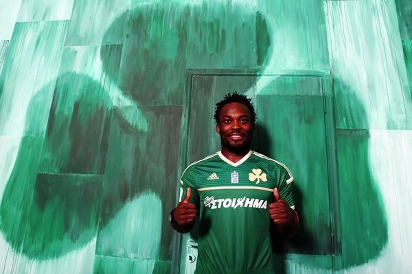 Ο Έσιέν με τη φανέλα του Παναθηναϊκού!