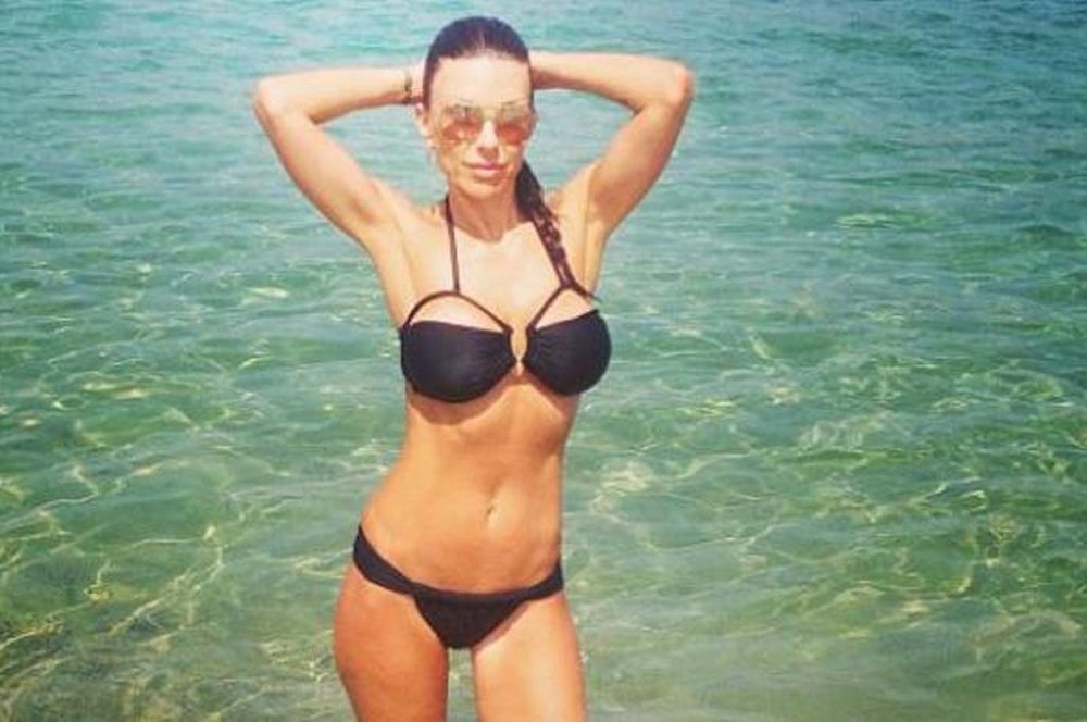 Η Ελίνα Καντζά είναι η… θεά της Μυκόνου! (photos)