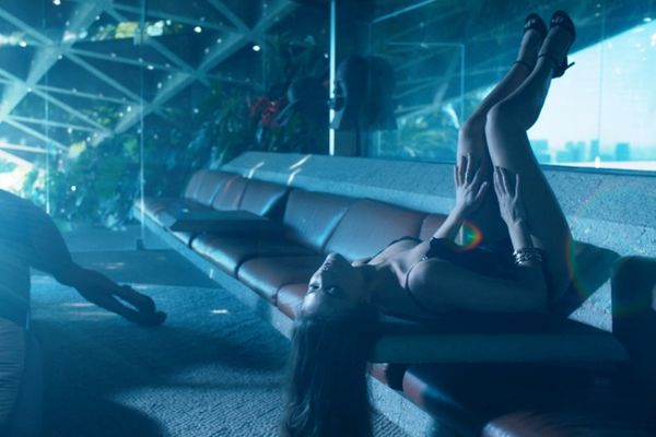 Αυτό είναι το πιο σέξι video clip του καλοκαιριού (photos+video)