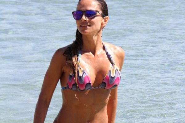 Το καυτό μπικίνι της Σόφης Πασχάλη τρέλανε τη Μύκονο! (video, photos)