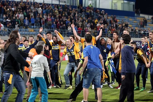 Φωταγωγήθηκε η Τρίπολη για Αστέρα