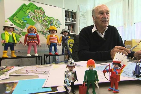 «Έφυγε» ο Mr. Playmobil! (photos&videos)