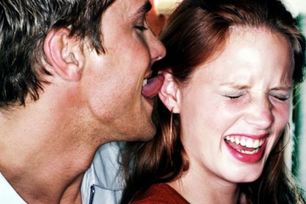 Greek lover;  5 τρόποι που μας φλερτάρεις και μας ξενερώνεις!