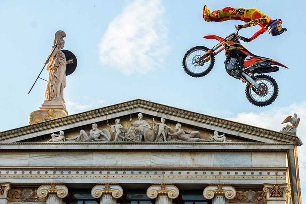 Οι σταρ του freestyle motocross προσγειώνονται στην Αθήνα (photos)