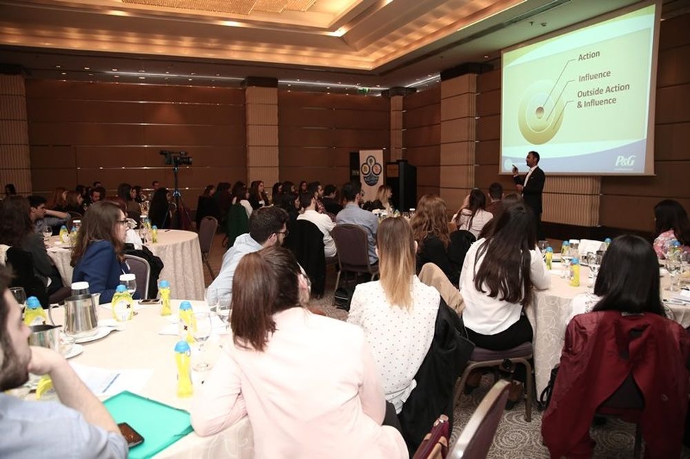 Η P&G ανοίγει τις πόρτες της και βοηθά τους νέους για τα όνειρά τους