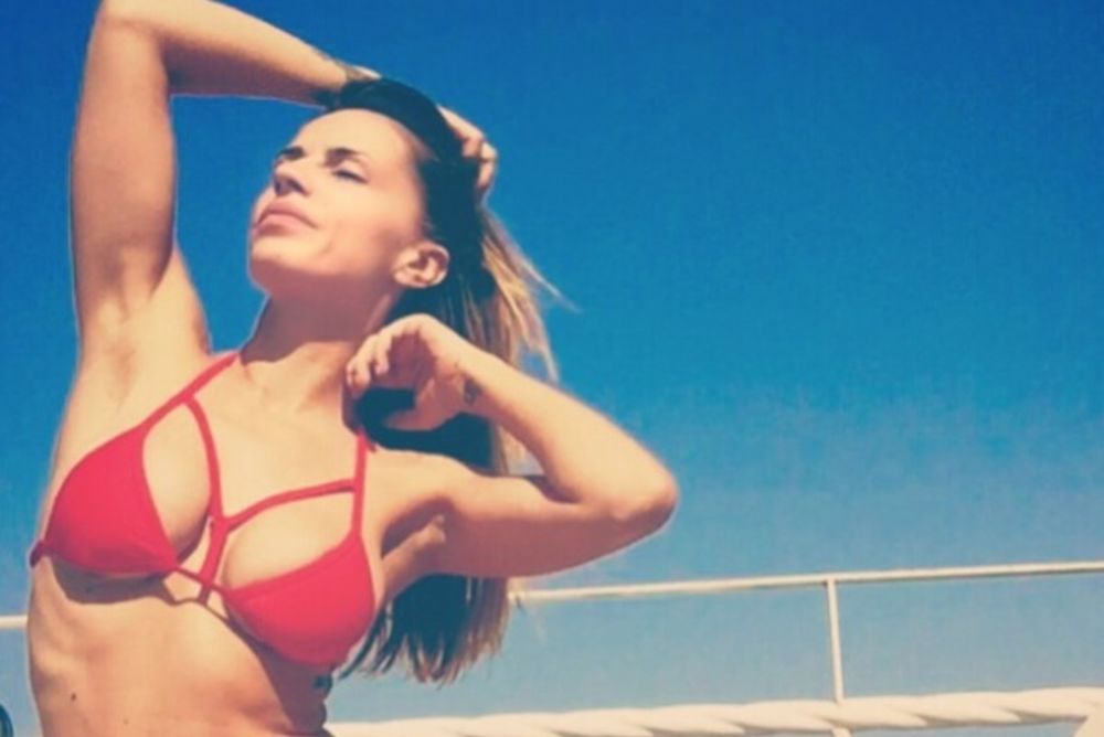 Η σέξι Χριστίνα Κολέτσα σε νέες περιπέτειες! Το κόκκινο μαγιό που ανάψε φωτιές! (photo)