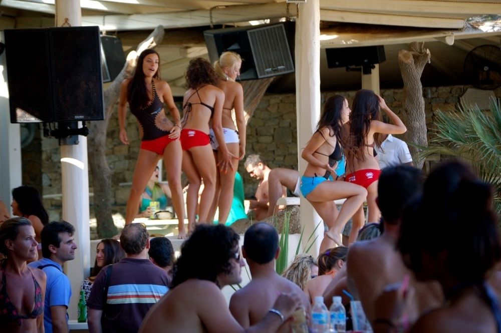 Το πάρτι δεν σταματάει ποτέ στη Μύκονο! (video)