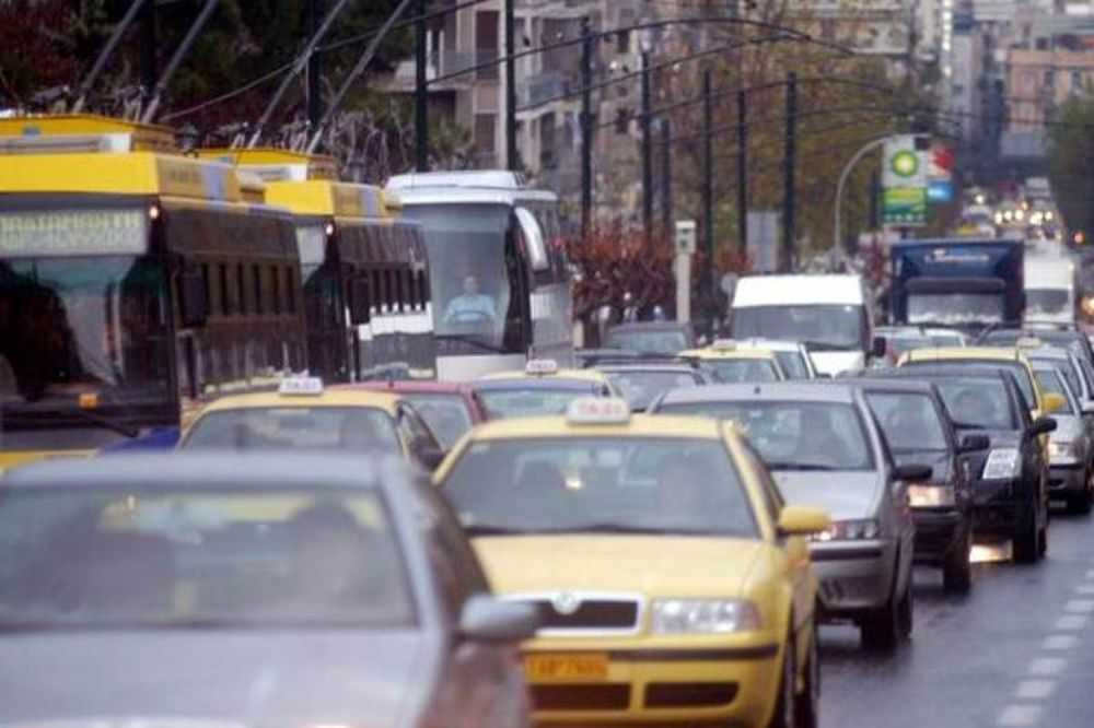 Κυκλοφοριακό «έμφραγμα» στους περισσότερους δρόμους της Αττικής λόγω της βροχής