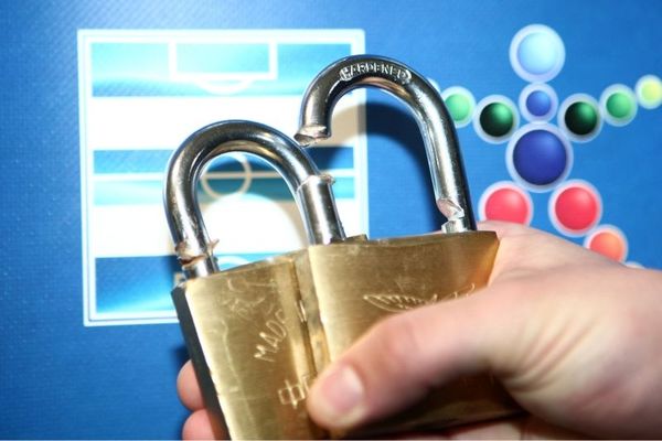 Σε πανικό η Super League! Ορατό σενάριο για πρωτάθλημα με άδειες εξέδρες!