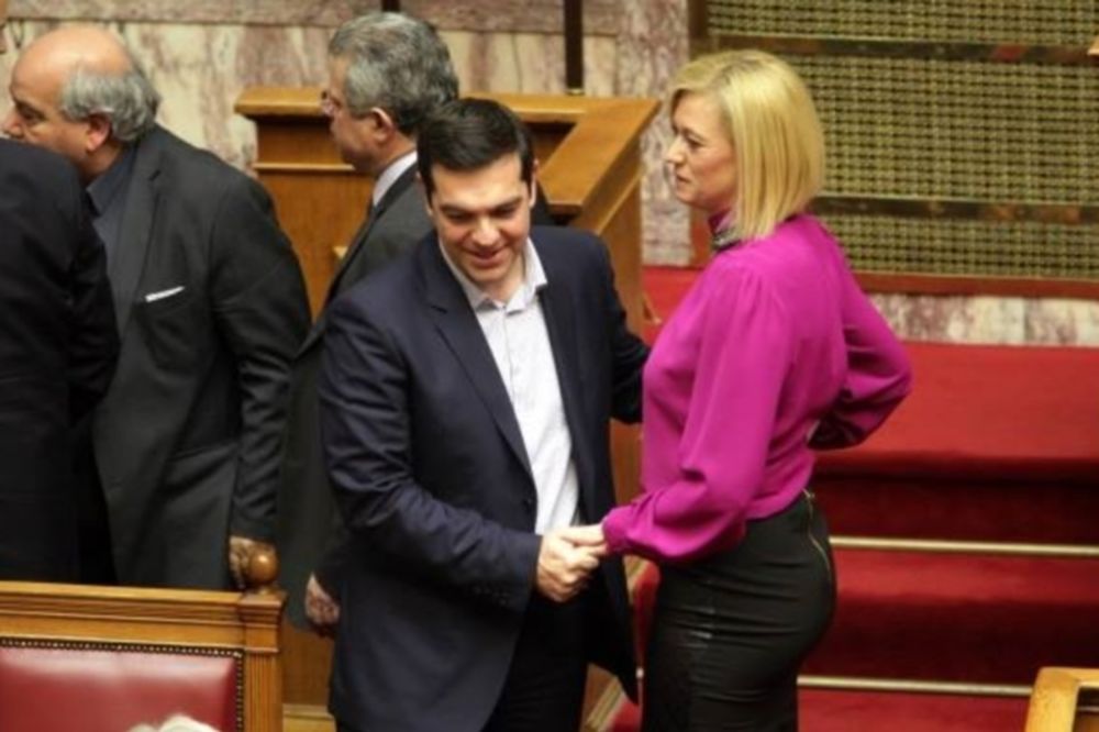  ΤΡΕΛΟ ΚΡΑΞΙΜΟ: Η Ραχήλ πήρε το όπλο της! (photos)