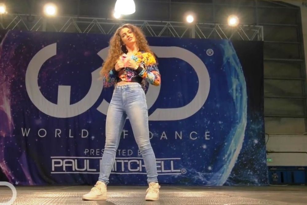 Η κουκλάρα που… τερμάτισε το electro dancing (video)