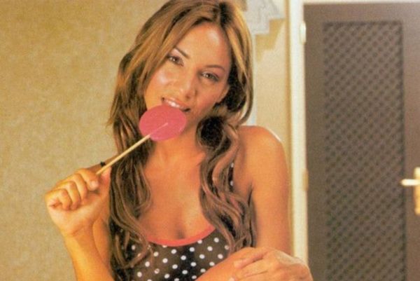 Καυτή σαν... τσίλι η σέξι Λίνα Σακκά! (photos)