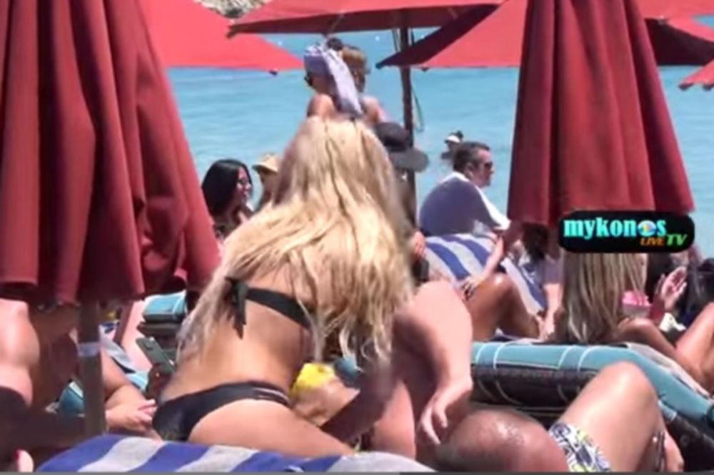 Σέξι ψυχολόγος με κορμί-φωτιά έκανε άνω κάτω τη Μύκονο! (video)