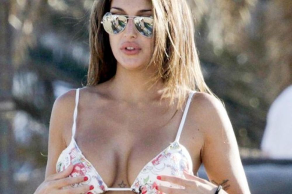 Μας... έκαψε η ιταλίδα καλλονή! (photos)